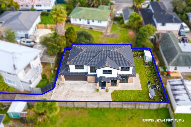 Photo of property in 9a Harrington Road, Henderson, Auckland, 0610