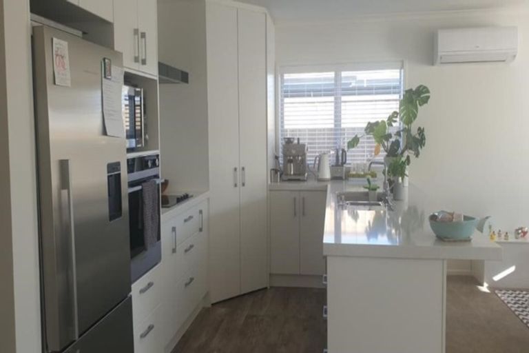 Photo of property in 10 Awatira Drive, Papamoa Beach, Papamoa, 3118