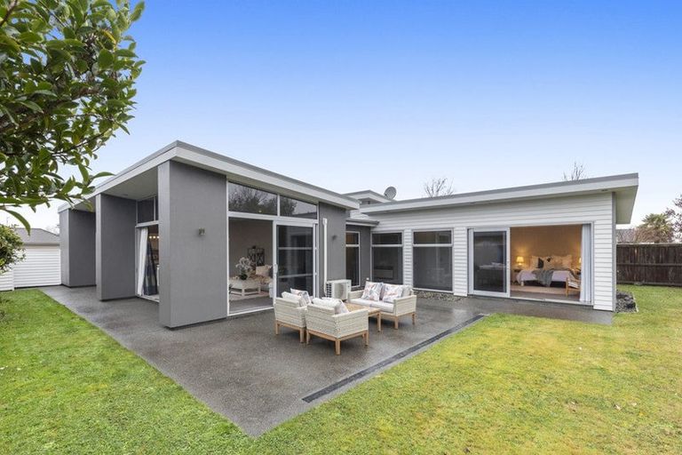 Photo of property in 2 Sycamore Close, Rangiora, 7400