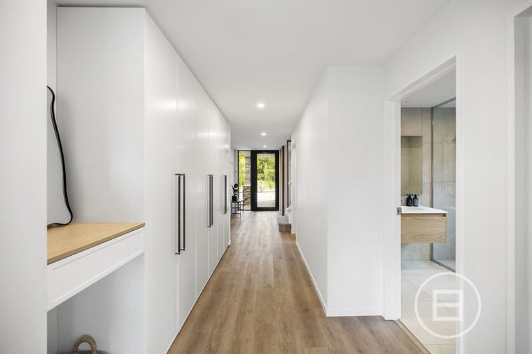 Photo of property in 6 Heuchan Lane, Wanaka, 9305