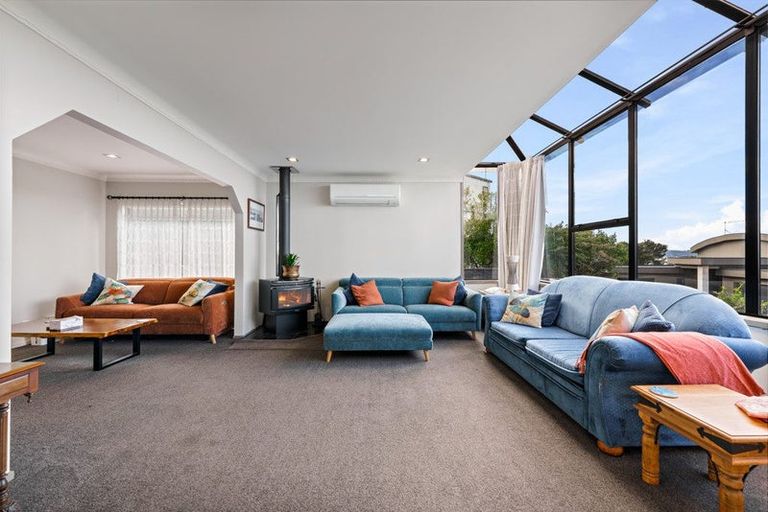 Photo of property in 19 Constable Lane, West Harbour, Auckland, 0618