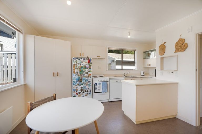 Photo of property in 34 Takapuwahia Drive, Takapuwahia, Porirua, 5022