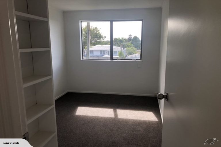 Photo of property in 15 Wakeling Avenue, Te Atatu South, Auckland, 0610