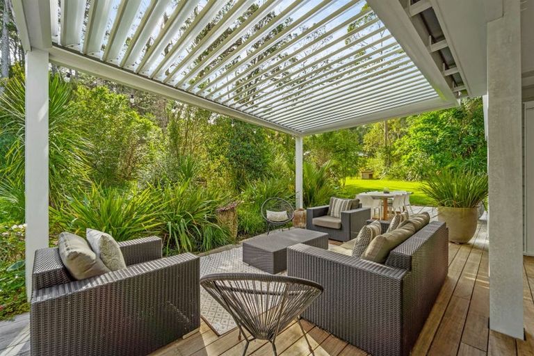 Photo of property in 18b Hobbs Road, Matakatia, Whangaparaoa, 0930