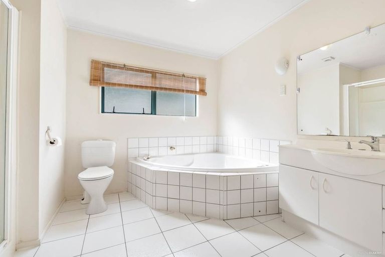 Photo of property in 53c Northboro Road, Belmont, Auckland, 0622
