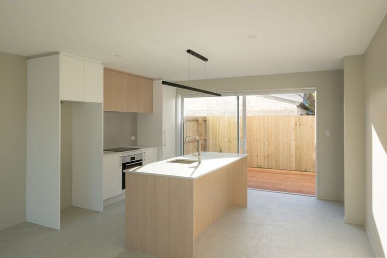 Photo of property in 5a Gill Avenue, Te Atatu Peninsula, Auckland, 0610
