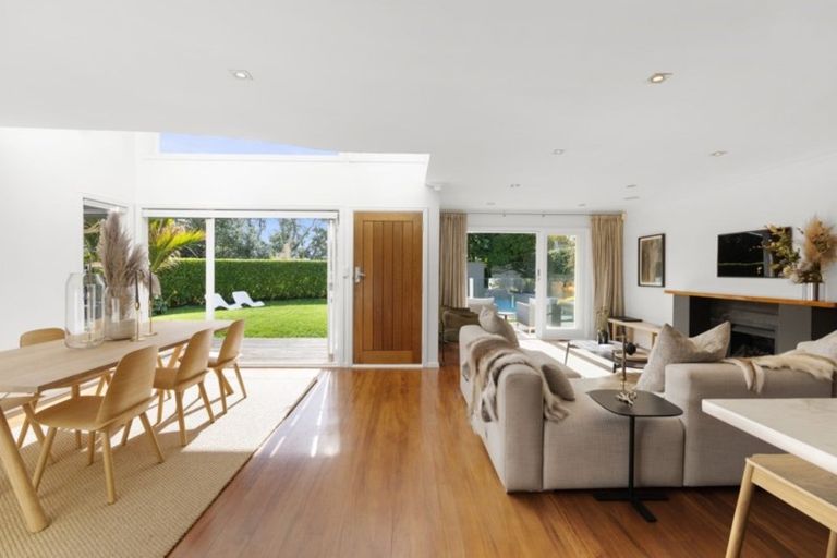 Photo of property in 32 Raymond Street, Point Chevalier, Auckland, 1022