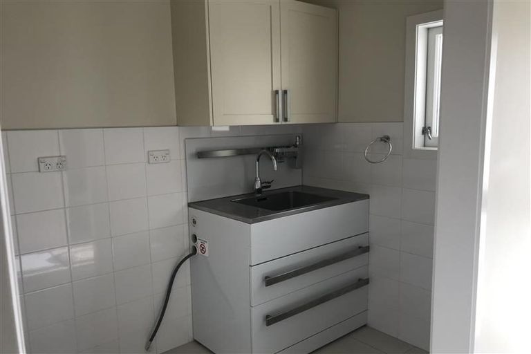 Photo of property in 117a Carlisle Road, Northcross, Auckland, 0632