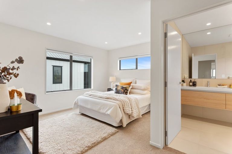 Photo of property in 10 Seafoam Road, Rosehill, Papakura, 2113