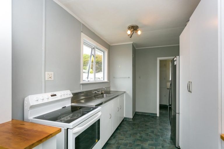 Photo of property in 12 Karaka Street, Merrilands, New Plymouth, 4312