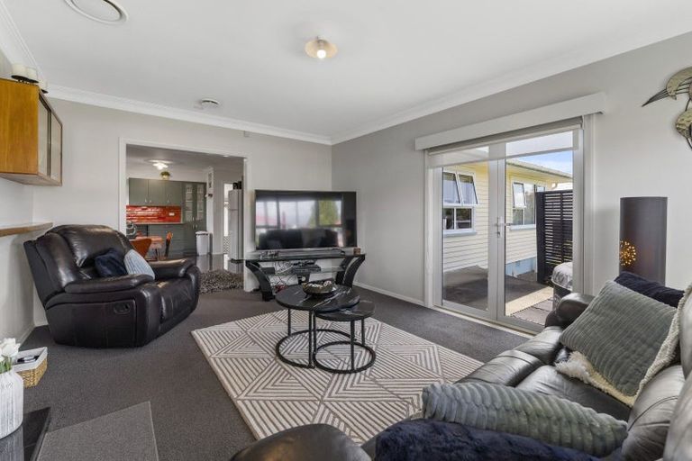 Photo of property in 19 Freyberg Street, Levin, 5510