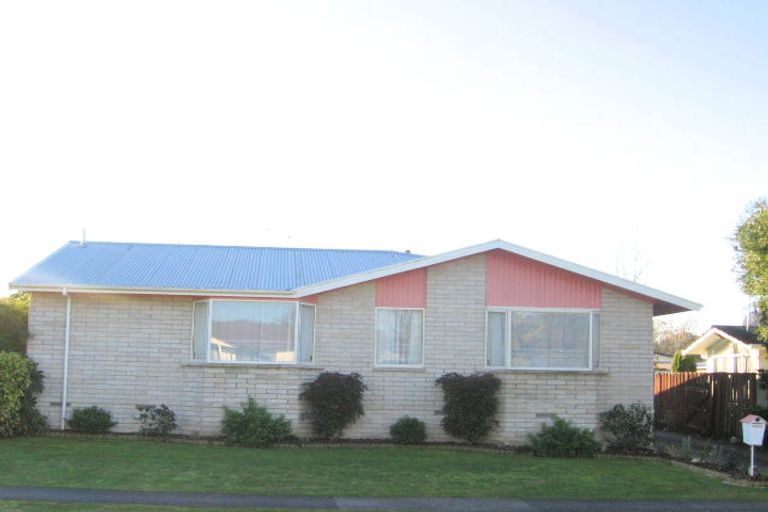 Photo of property in 9 Cypress Crescent, Pukete, Hamilton, 3200
