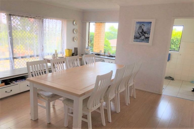 Photo of property in 47 Dalwhinnie Parade, Highland Park, Auckland, 2010