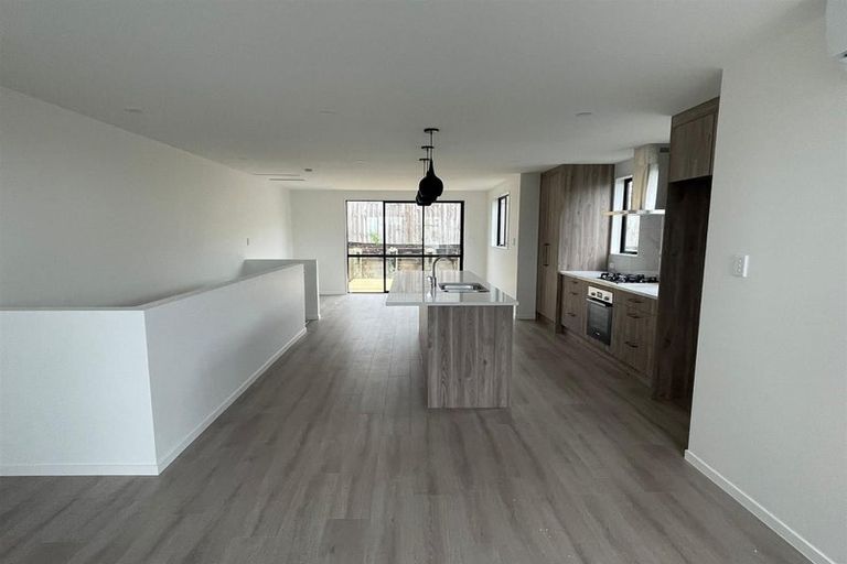 Photo of property in 20b Crestview Rise, Papakura, 2110