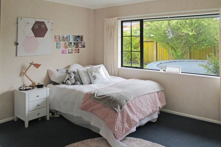 Photo of property in 16 Woodgate Court, Fitzherbert, Palmerston North, 4410