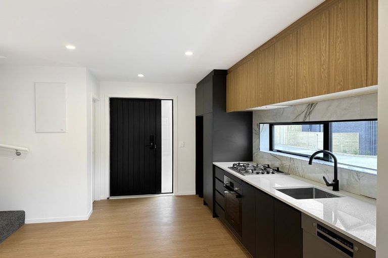 Photo of property in 3/6 Victoria Street, Ebdentown, Upper Hutt, 5018