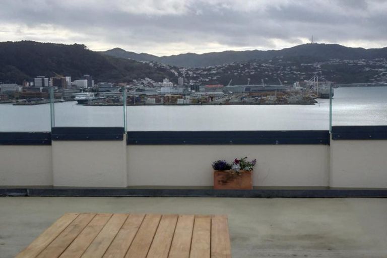 Photo of property in Jerningham Apartments, 20 Oriental Terrace, Oriental Bay, Wellington, 6011