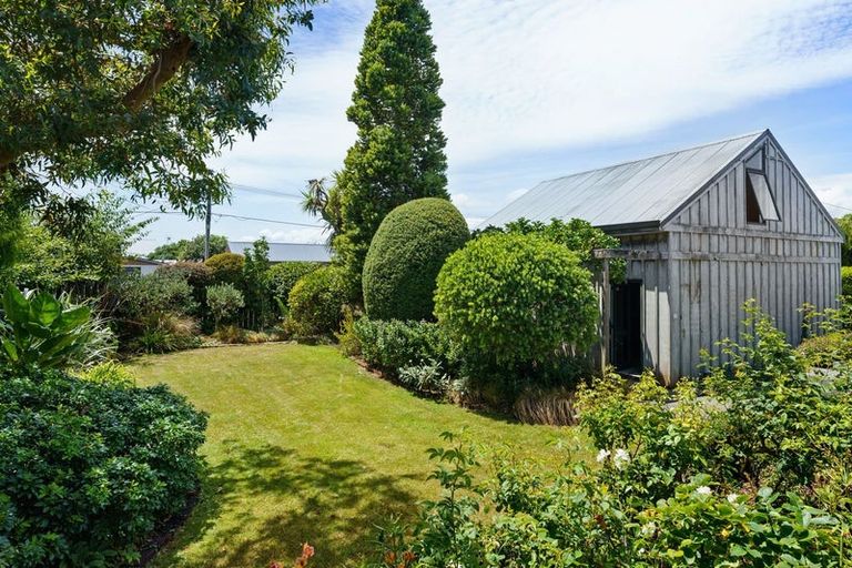 Photo of property in 16 Rauparaha Street, Waikanae Beach, Waikanae, 5036