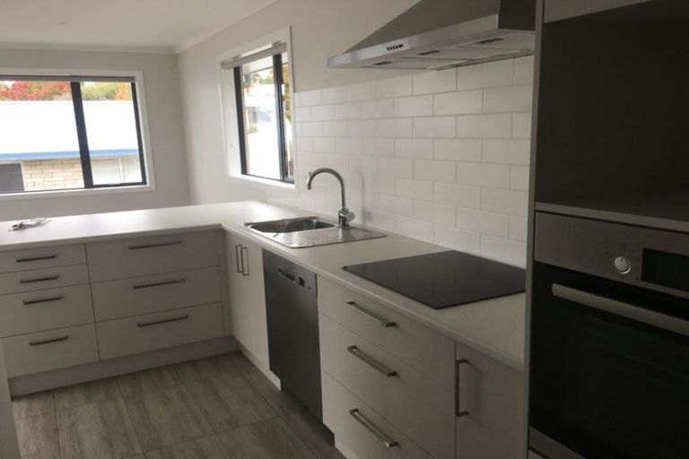 Photo of property in 3a Hyde Road, Rothesay Bay, Auckland, 0630