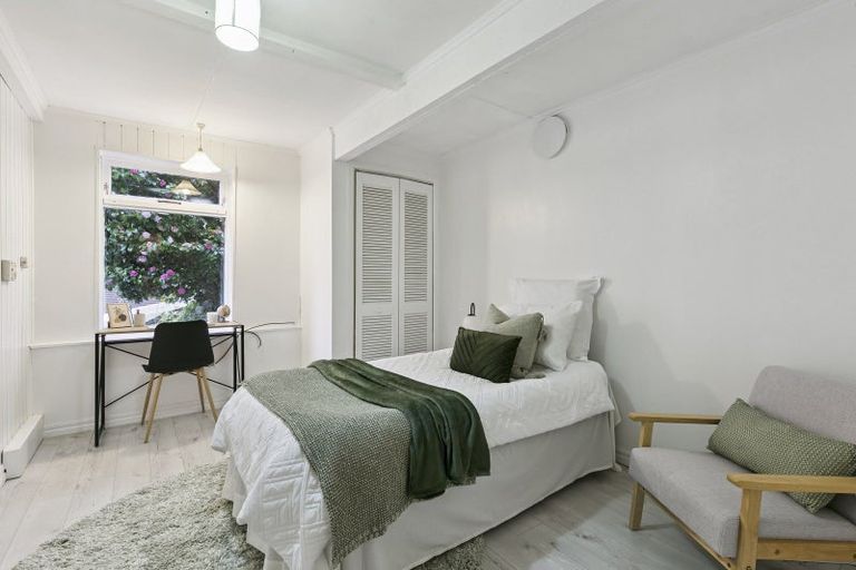 Photo of property in 17a Tawa Terrace, Tawa, Wellington, 5028