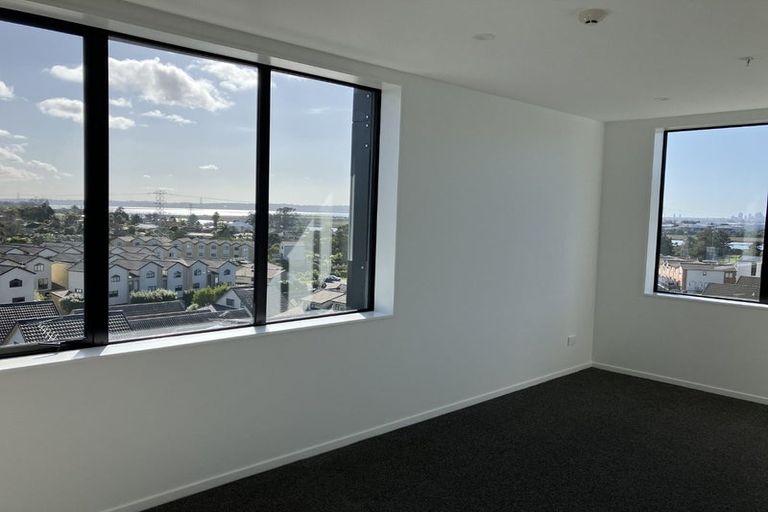 Photo of property in 406/3 Rauemi Way, Te Atatu South, Auckland, 0610