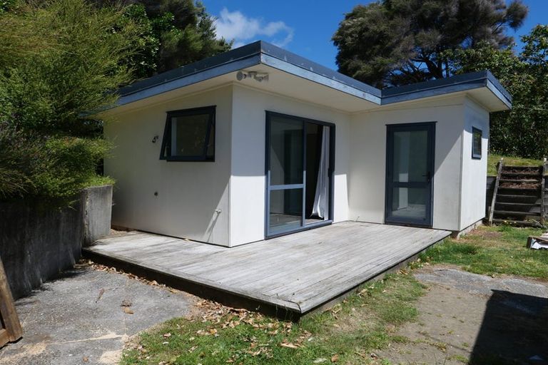 Photo of property in 21 Tiromoana Road, Raumati South, Paraparaumu, 5032