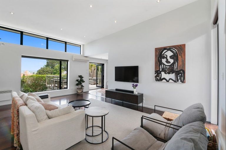 Photo of property in 1/11 Pullum Street, Birkenhead, Auckland, 0626