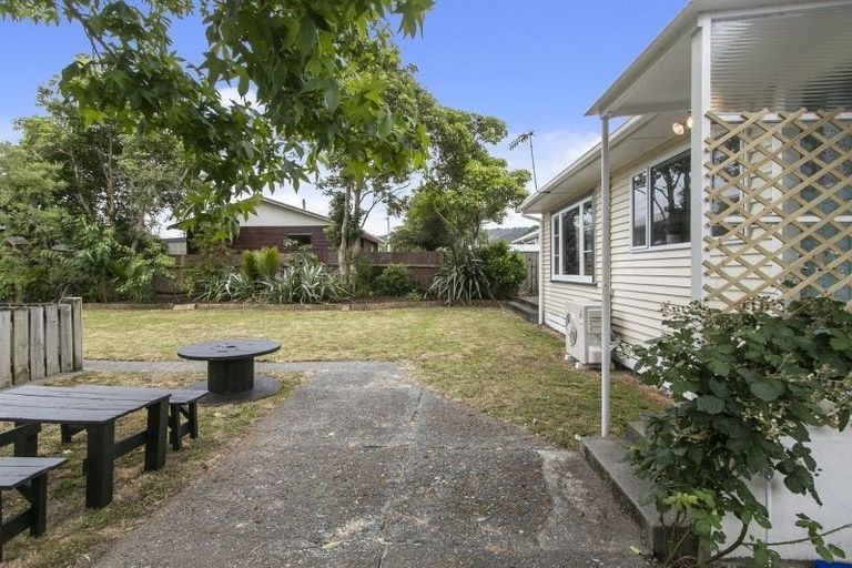 Photo of property in 4 Coast Road, Wainuiomata, Lower Hutt, 5014