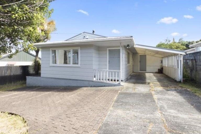 Photo of property in 120 View Road, Sunnyvale, Auckland, 0612