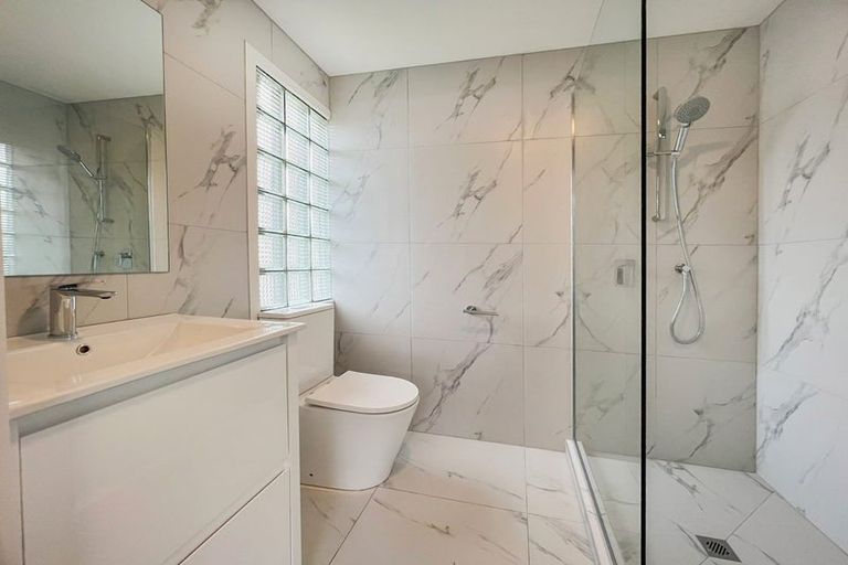 Photo of property in 26 Taharoto Road, Takapuna, Auckland, 0622