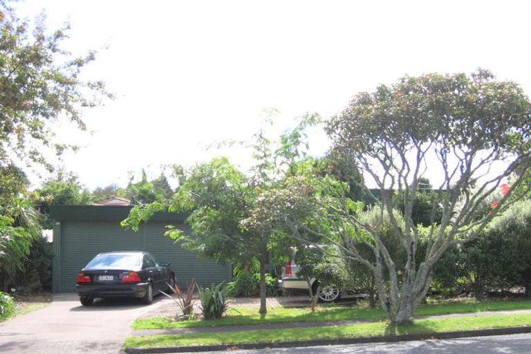 Photo of property in 9 Himalaya Drive, Half Moon Bay, Auckland, 2012