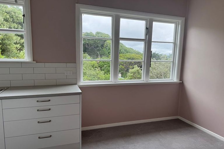 Photo of property in 6 Sidlaw Street, Strathmore Park, Wellington, 6022