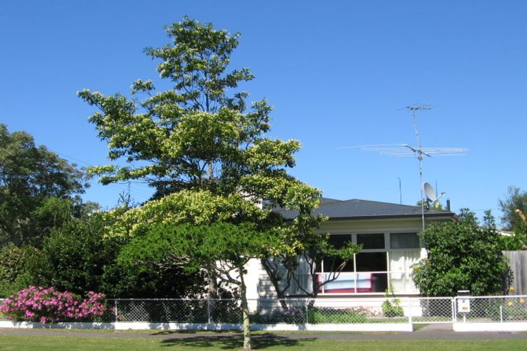 Photo of property in 2 Emily Street, Riverdale, Gisborne, 4010