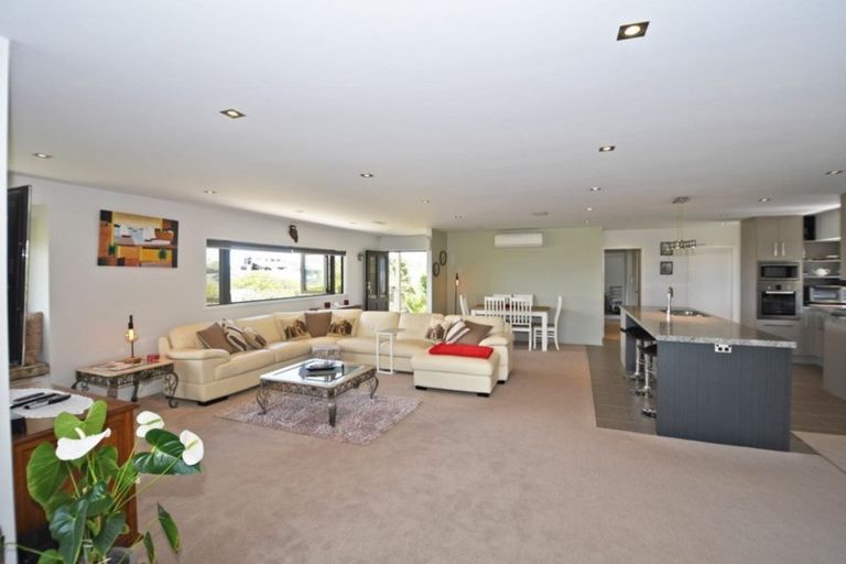 Photo of property in 10 Brampton Road, Snells Beach, 0920