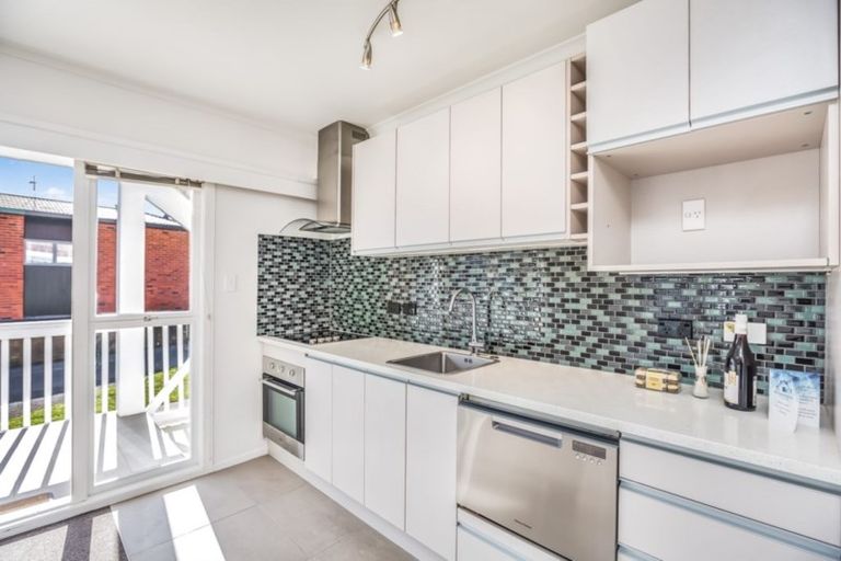 Photo of property in 2/19 Thatcher Street, Mission Bay, Auckland, 1071