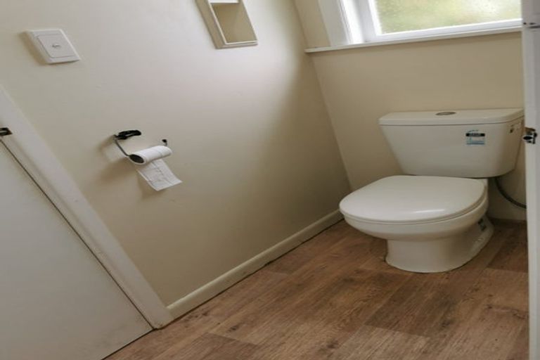 Photo of property in 88 Newlands Road, Newlands, Wellington, 6037