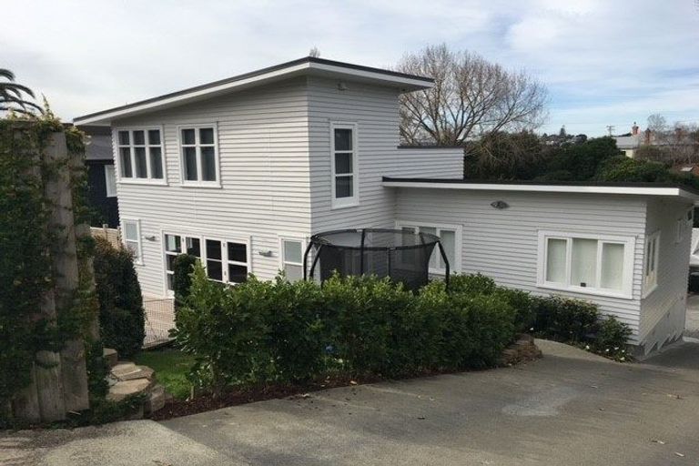 Photo of property in 25 Glenfern Road, Mellons Bay, Auckland, 2014