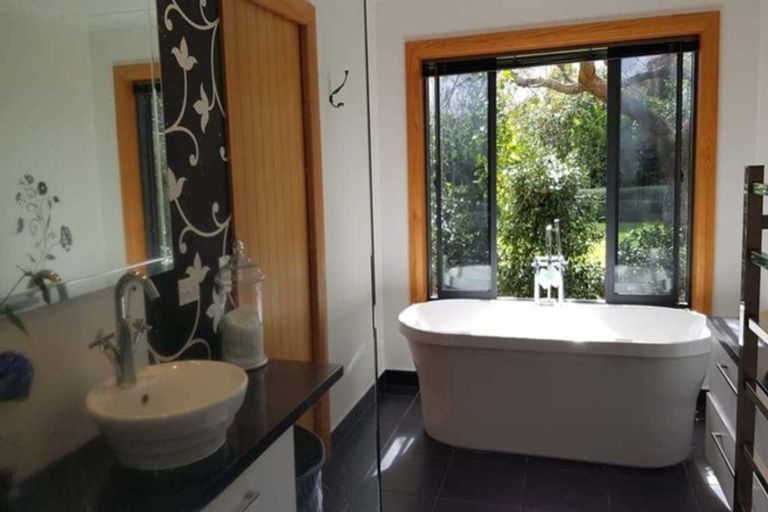 Photo of property in 1 Avenue Road, Greenmeadows, Napier, 4112