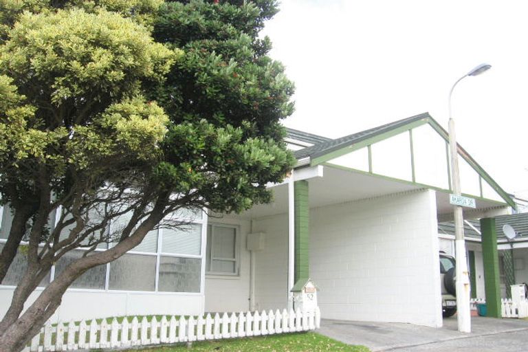 Photo of property in 50 Akaroa Drive, Maupuia, Wellington, 6022