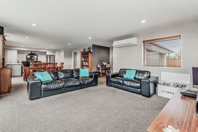 Photo of property in 100 Shillingford Boulevard, Rolleston, 7615