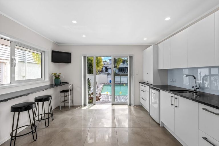 Photo of property in 166 Stapleford Crescent, Browns Bay, Auckland, 0630