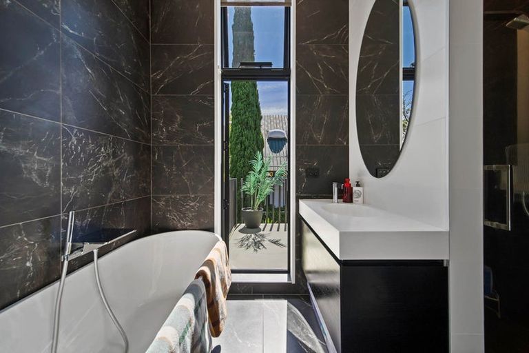 Photo of property in 10 Shrewsbury Street, Merivale, Christchurch, 8014