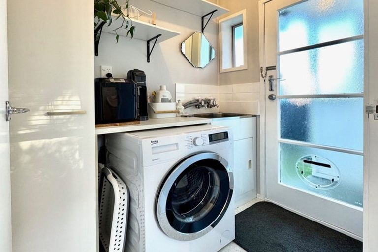 Photo of property in 2/15 Gloaming Place, Conifer Grove, Takanini, 2112