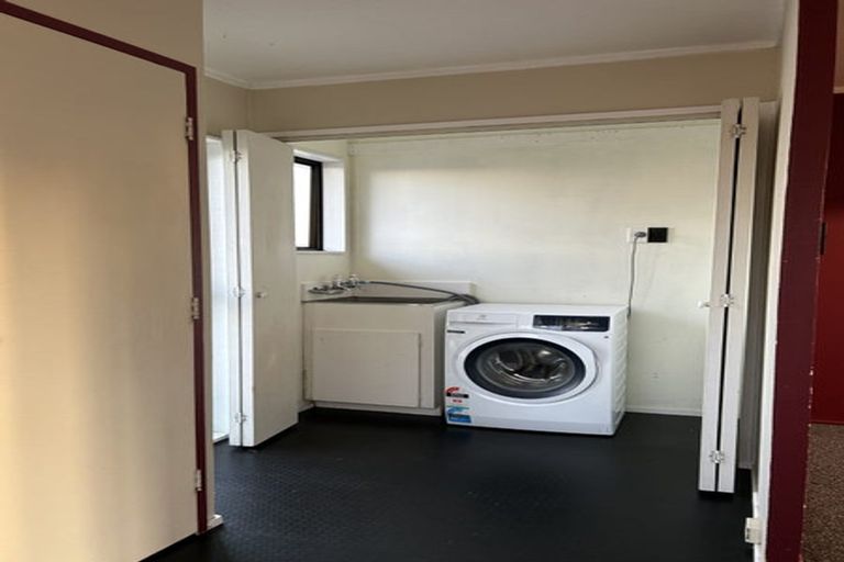 Photo of property in 6 Stroud Way, Newlands, Wellington, 6037