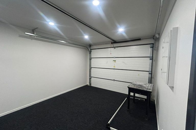 Photo of property in 43 Savoy Road, Glen Eden, Auckland, 0602