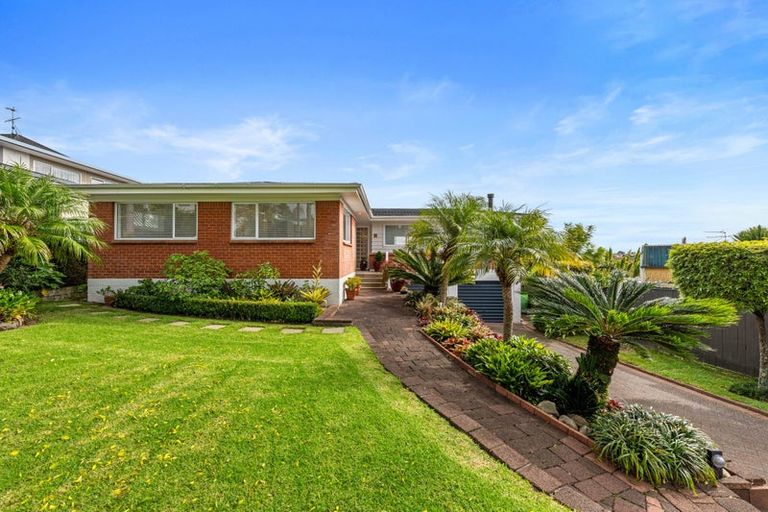 Photo of property in 3 Copperfield Terrace, Mellons Bay, Auckland, 2014