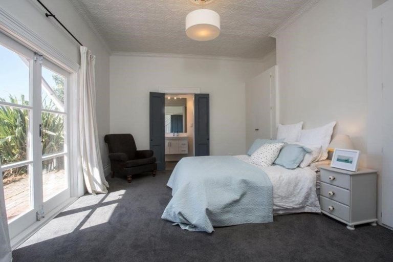 Photo of property in 112 Cliffs Road, Saint Clair, Dunedin, 9012