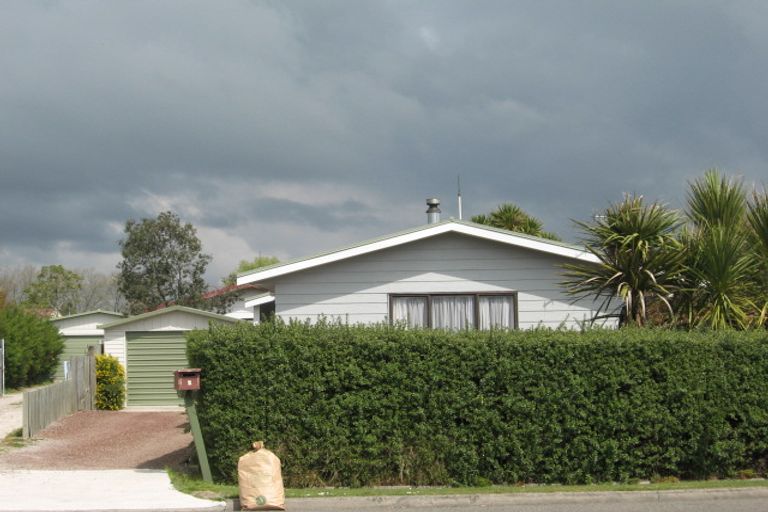 Photo of property in 2 Lee Road, Hannahs Bay, Rotorua, 3010