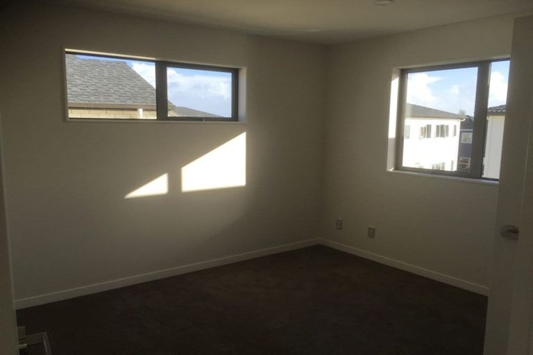 Photo of property in 39 Point View Drive, East Tamaki Heights, Auckland, 2016