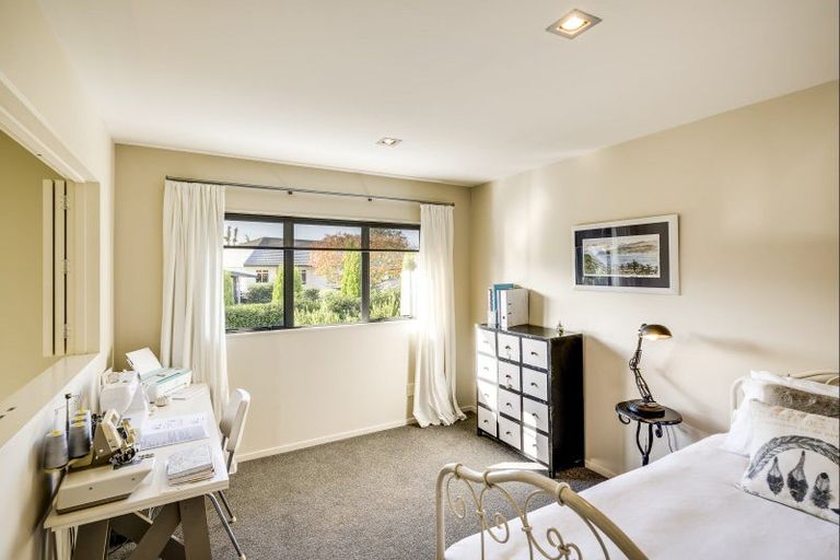 Photo of property in 11 Woodford Heights, Havelock North, 4130